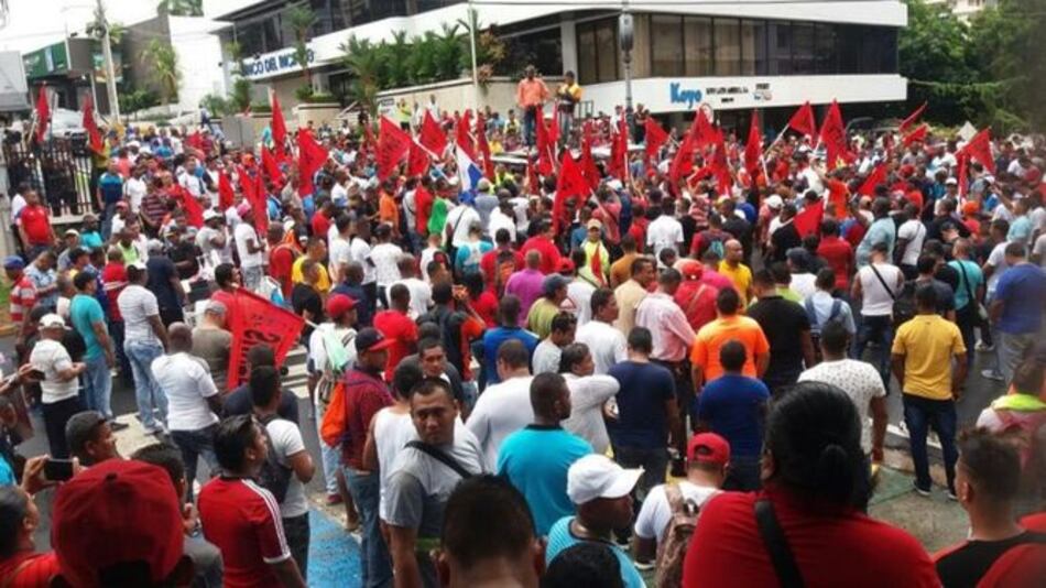 Suntracs acuerda mantener huelga en el sector construcción