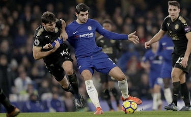Chelsea tropieza en casa; Tottenham golea