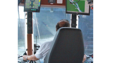 Canal mantiene dos marinos en remolcadores