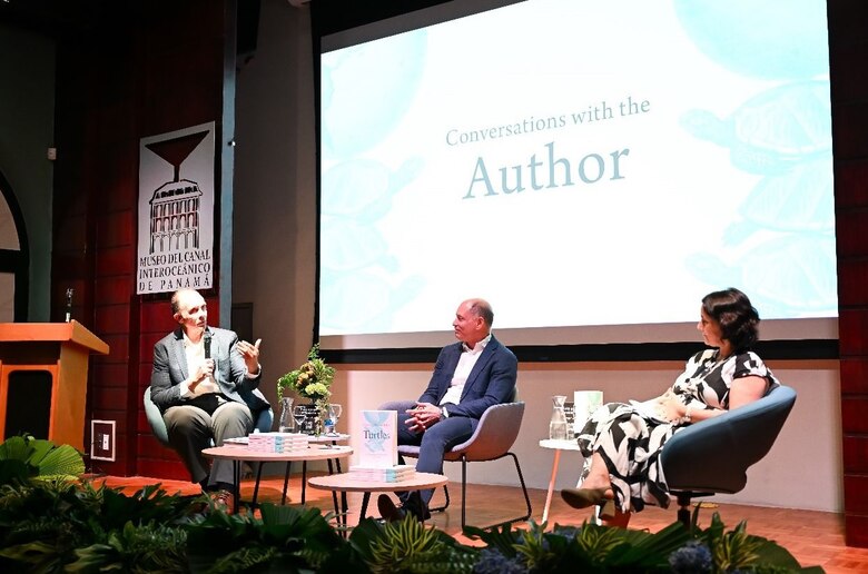Nilson Ariel Espino lanza innovador libro en el Museo del Canal: ‘Conversations with the Turtles’