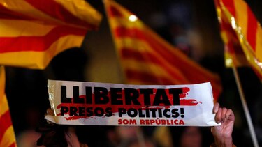 Catalanes vuelven a las urnas