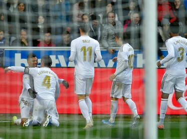 El Real Madrid adelanta al Barcelona tras ganar al Alavés