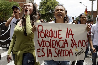 Guerrilla colombiana libera a 18 personas; se incrementan los asesinatos de líderes