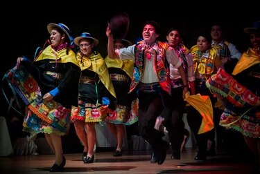 Danzas folclóricas de regiones del Perú se internan en Albrook Mall