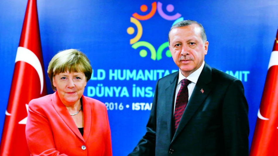 Merkel pide a Erdogan cumplir condiciones