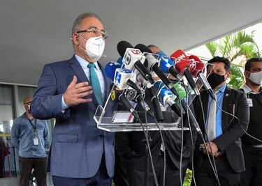 Nuevo ministro de salud brasileño admite la necesidad de evitar las aglomeraciones