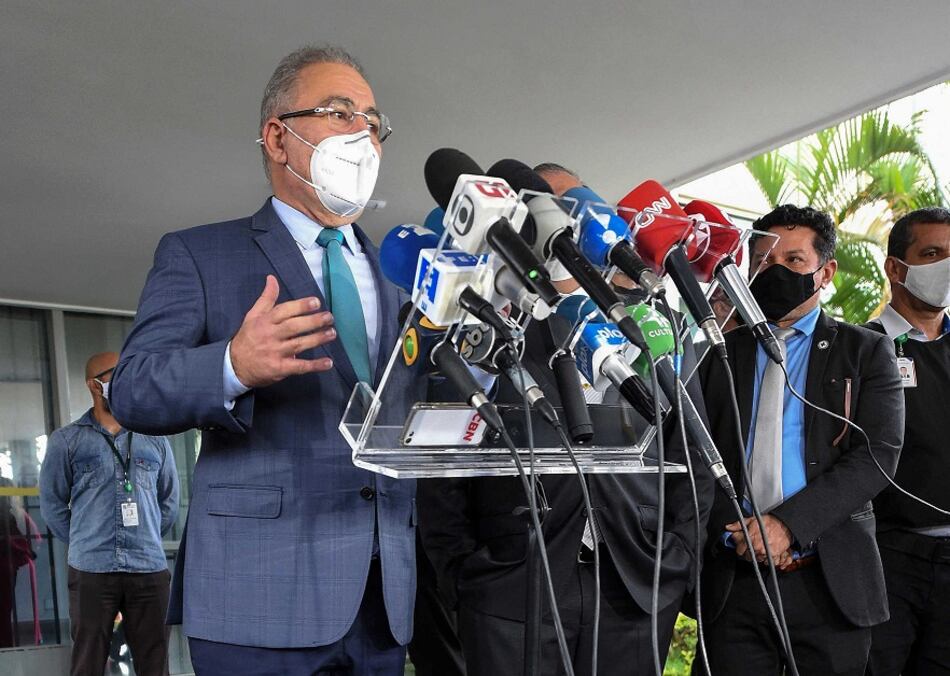 Nuevo ministro de salud brasileño admite la necesidad de evitar las aglomeraciones