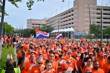 La 'marea naranja' llega a Houston