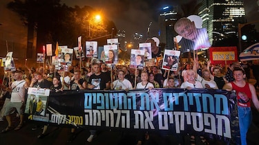 ‘Nos negamos a seguir sirviendo en esta guerra política de Netanyahu’: miles de personas protestan en Israel por el plan de ocupación de la ciudad de Gaza