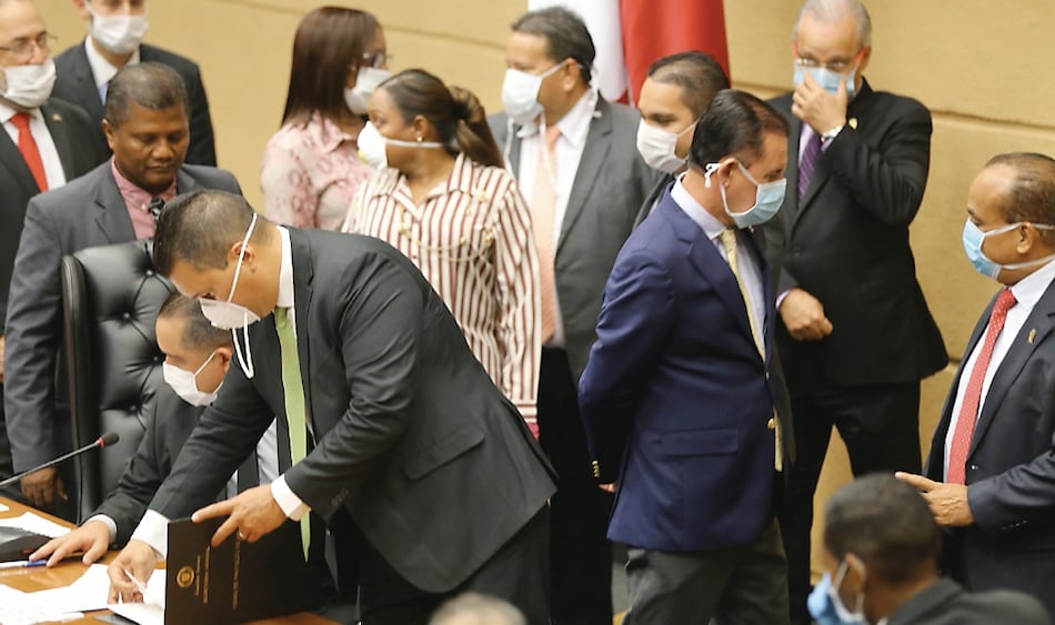 El virus obliga a suspender sesiones en la Asamblea Nacional