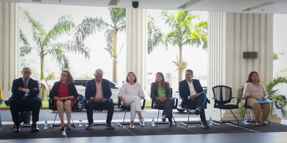 ‘No nos maten en vida, no les vamos a permitir que nos cuenteen’, le dicen los adultos mayores a los candidatos