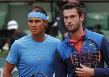 Nadal regresa al Roland Garros con un fácil triunfo