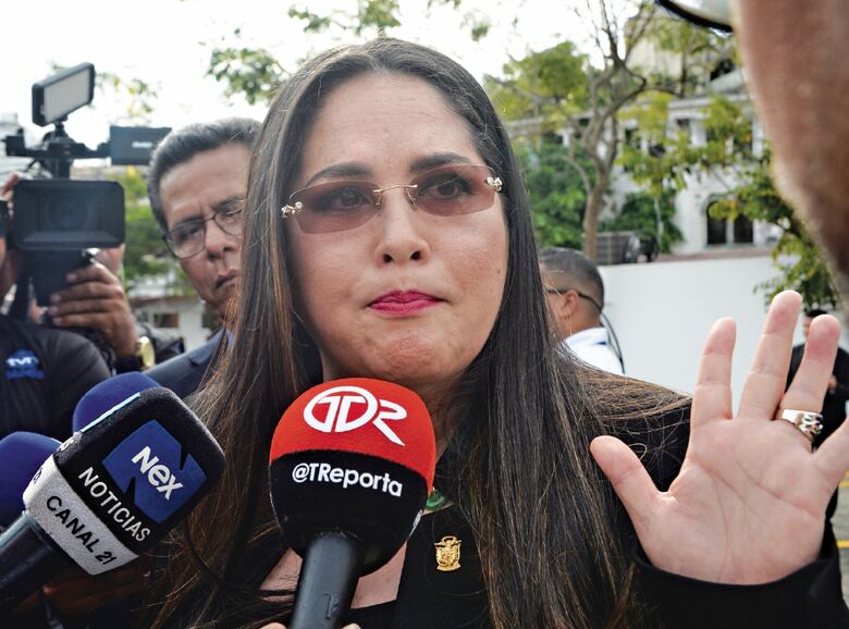 Zulay Rodríguez no aclara si tiene las láminas de oro