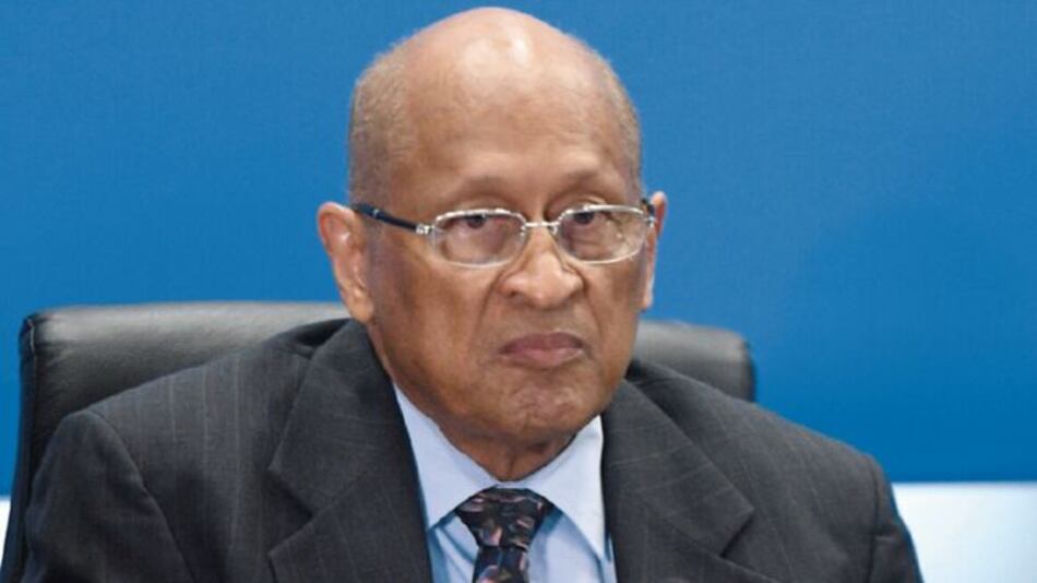 Ministro de Economía propone elevar el tope del déficit a 3.5%