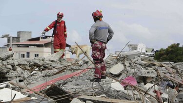 Rafael Correa: Reconstruir por sismo costará 'miles de millones de dólares'