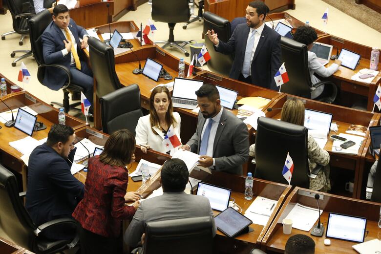 Reforma a la CSS: Aprueban medidas para despedir a funcionarios negligentes y ‘botellas’