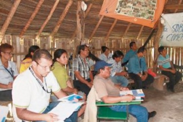 Autoridades indígenas reciben capacitación sobre sistema penal