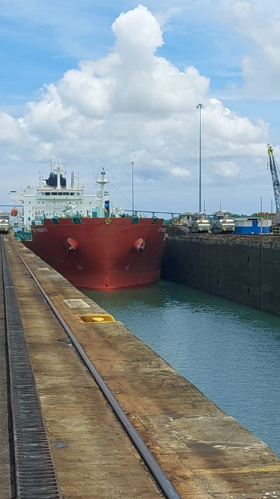 Canal de Panamá investiga las causas del desbordamiento de la línea oeste de las esclusas de Gatún