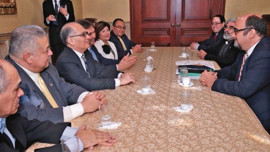 Seis abogados pasan el filtro de la sociedad civil