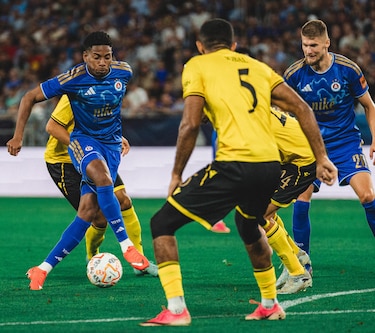 César Blackman brilla con tres asistencias y José Córdoba fue titular con el Norwich
