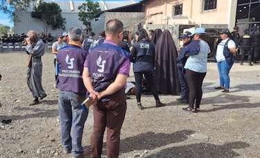 Guatemala rescata a 85 menores de una secta y también halla osamentas