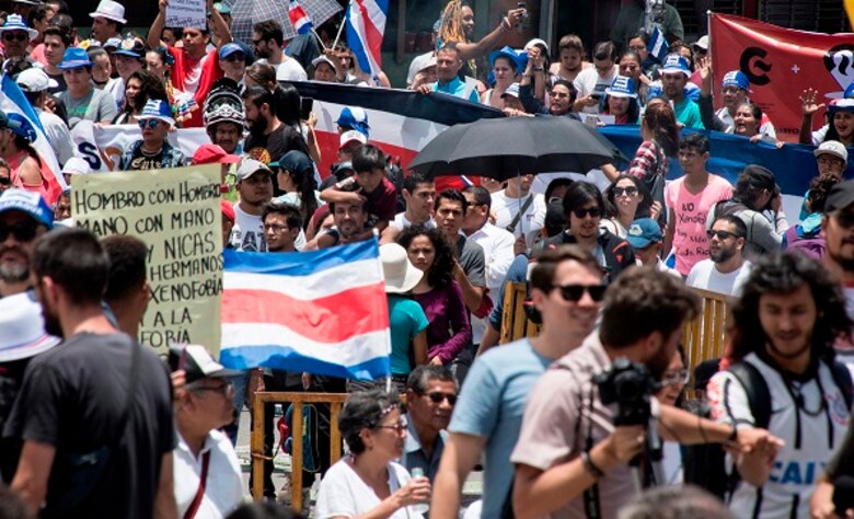 Costarricenses y nicaragüenses marchan contra la xenofobia