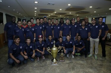 Campeones Panamericanos llegan a casa con su trofeo