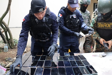 Reclusos daban órdenes desde La Joyita con más de 400 celulares, antena Wifi y paneles solares descubiertos tras tres días de requisa