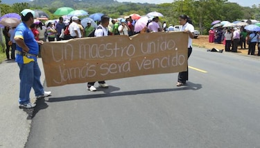 Docentes cierran la Interamericana en San Félix