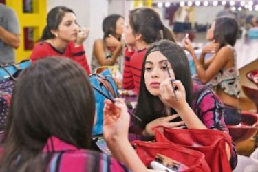 Escasea hasta el maquillaje en Venezuela