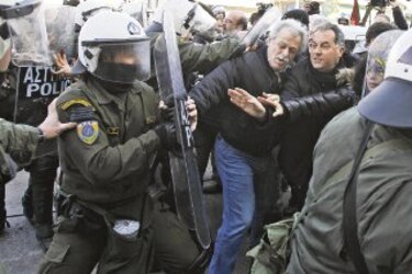 Merkel y Sarkozy impulsan cambio en Tratado de Lisboa