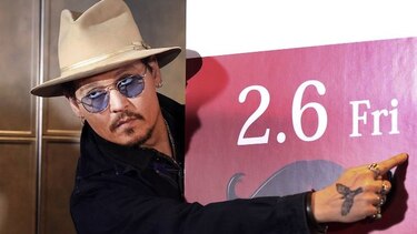 Australia ordena a Johnny Depp enviar a casa a dos perros