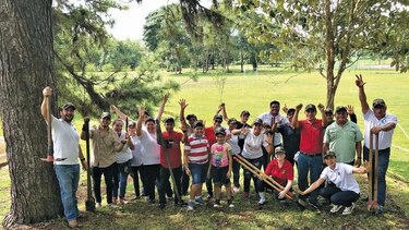Reforestación a orillas del Chagres por parte de Empresas Bern