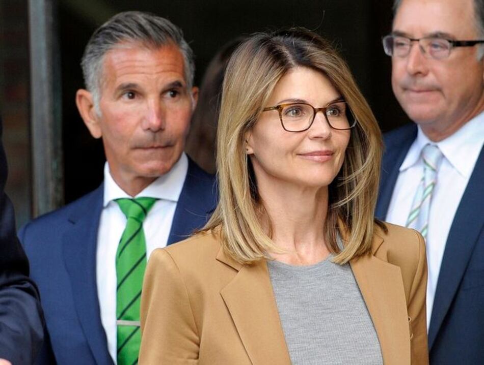 Actriz Lori Loughlin afronta nuevo cargo por escándalo en universidades de Estados Unidos