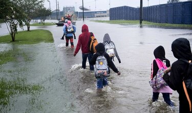 Alcalde de Houston confirma muerte de policía en medio de inundaciones