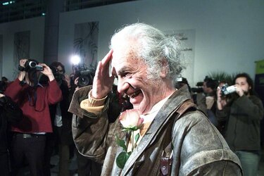 Nicanor Parra aún no tiene decidido si irá a España a recoger el Cervantes