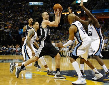 Spurs y Cavaliers, a punto de barrer en sus series de 'playoff'