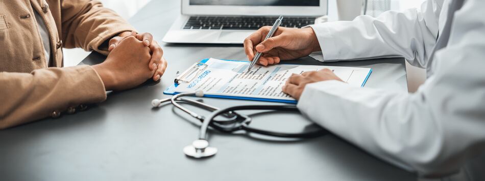 ¿Podrá la Asamblea prohibir gastos del Estado en seguros privados que cuestan $168 millones?: tres propuestas lo intentan