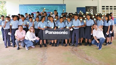 Panasonic celebra su centenario con proyecto de lámparas solares