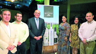 Presentación de cocteles con Pisco Santiago Quirolo