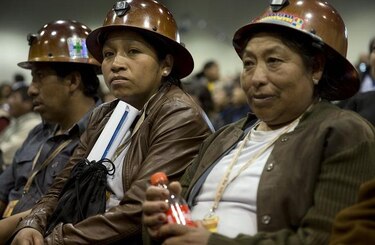 Papa pide perdón por 'crímenes' de iglesia contra los indígenas