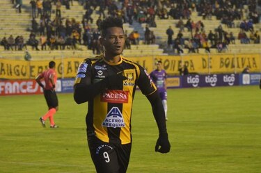 Rolando Blackburn anota su segundo triplete en Bolivia
