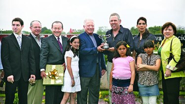 Eric Arturo Delvalle, pionero de la hípica