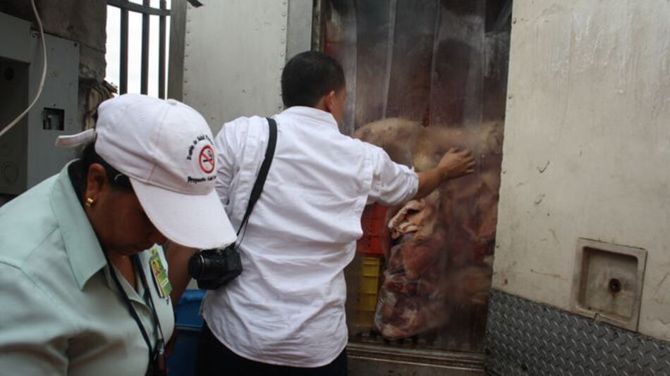 Multan a propietario de local que vendía carne de cerdo sin permisos