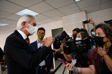Fiscalía imputa cuatro delitos al periodista José Rubén Zamora en Guatemala