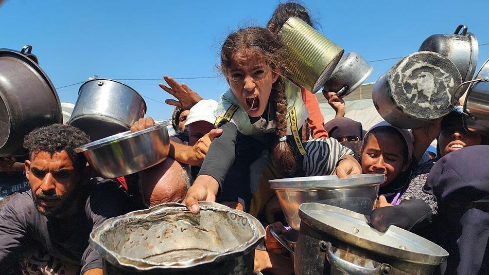 “Es como darle analgésicos a un paciente con cáncer sin tratarlo”: Israel anuncia “pausa táctica” y permite el ingreso de algunos camiones de ayuda a Gaza