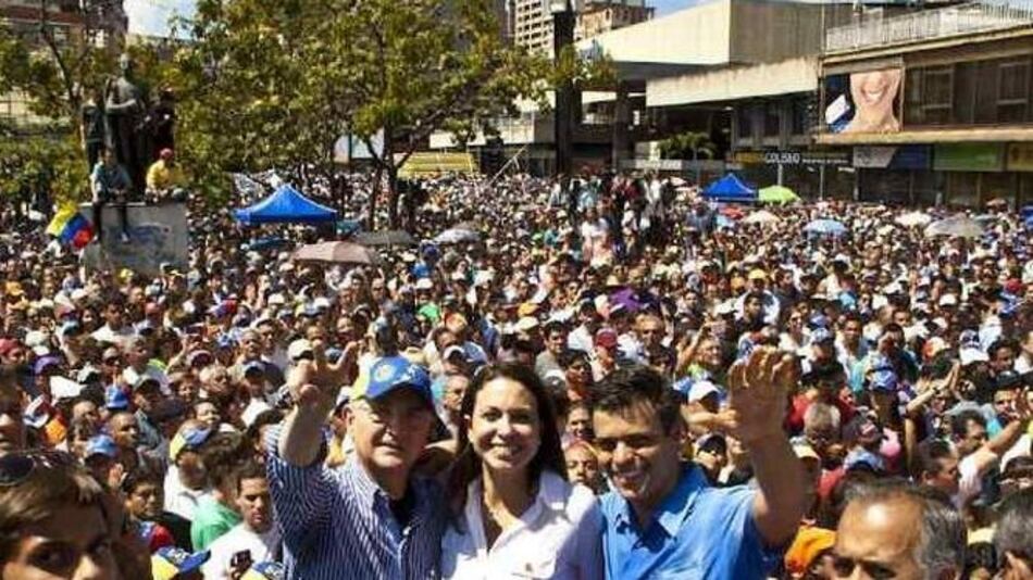 Charlas con López, bajo la lupa de los militares