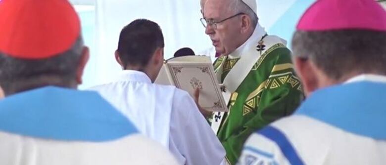 Papa Francisco celebra una misa campal, en su último día en Panamá