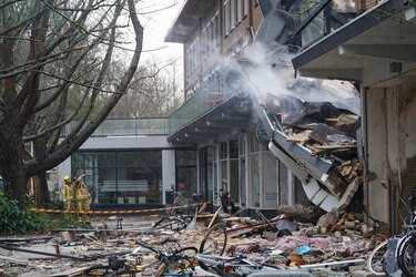 Al menos un muerto y tres heridos por el derrumbe de un edificio en La Haya tras explosión