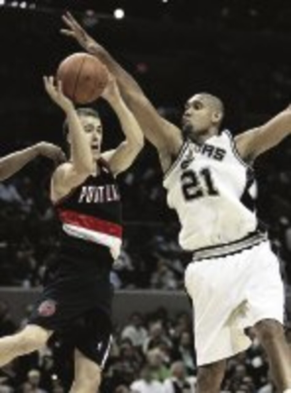 Spurs estrenan el título con victoria sobre Blazers